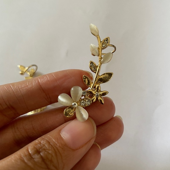 Floral Ear Cuff - Picture 3 of 8
